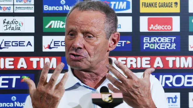 Il presidente del Palermo, Maurizio Zamparini, in una immagine del 01 settembre 2011. La Commissione disciplinare della federcalcio ha squalificato per 10 mesi il presidente della Lazio, Claudio Lotito, per operazioni di mercato legate agli acquisti di Zarate e Cruz. Per motivazioni analoghe, a proposito dell'acquisto di Pastore, è stato squalificato per 12 mesi il presidente del Palermo, Maurizio Zamparini..ANSA/MIKE PALAZZOTTO