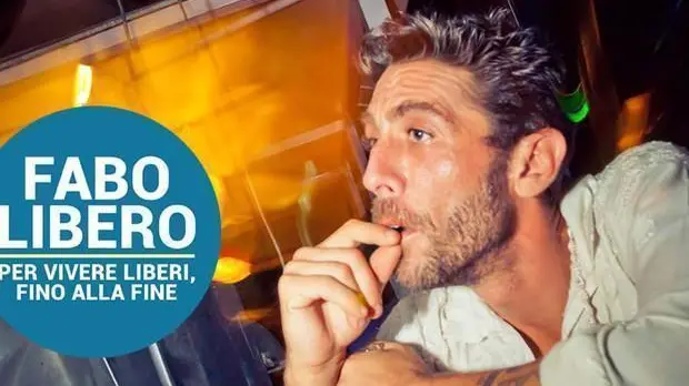 +++ATTENZIONE LA FOTO NON PUO' ESSERE PUBBLICATA O RIPRODOTTA SENZA L'AUTORIZZAZIONE DELLA FONTE DI ORIGINE CUI SI RINVIA +++ Un'immagine, tratta dal profilo Facebook dell'Associazione Luca Coscioni, del dj Fabo, al secolo Fabiano Antoniani, diventato cieco e tetraplegico a causa di un incidente stradale. L'uomo, 39 anni, si ?? rivolto all'Associazione Luca Coscioni e ha inviato un appello al presidente della Repubblica Sergio Mattarella affinch?? intervenga sul fine vita. Roma, 19 gennaio 2016. ANSA/ FACEBOOK