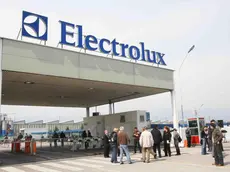 Una veduta esterna dello stabilimento Electrolux di Porcia (Pordenone), in una immagine di repertorio..ANSA/ALBERTO LANCIA