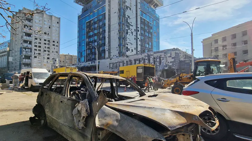 epa11617693 Communal workers clean debris after a night shelling in Kharkiv, Ukraine, 21 September 2024, amid the ongoing Russian invasion. At least 15 people have been injured in the attack on Kharkiv, according to Mayor Ihor Terekhov. Russian troops entered Ukrainian territory on 24 February 2022, starting a conflict that has provoked destruction and a humanitarian crisis. EPA/SERGEY KOZLOV