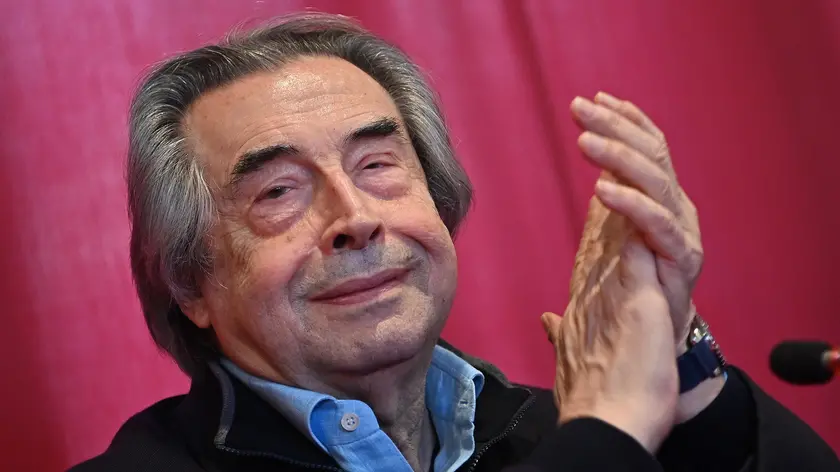 Il maestro Riccardo Muti durante la conferenza stampa di presentazione dell'opera "Un ballo in maschera" presso il Teatro Regio di Torino, 13 febbraio 2024 ANSA/ALESSANDRO DI MARCO