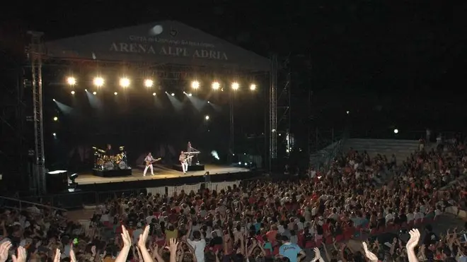 ANTEPRIMA Lignano 19 LUGLIO 2006.i Pooh in concerto all'arena Copyright Massimo Turco Foto Agency Anteprima Udine