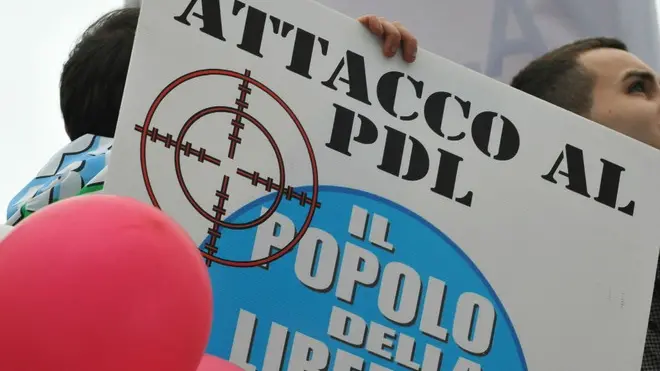 20100320 - ROMA - POL - PDL IN PIAZZA: BERLUSCONI A TUTTO CAMPO, MANIFESTARE PER DEMOCRAZIA E RIFORME. Partecipanti alla manifestazione del Pdl in piazza San Giovanni, questo pomeriggio 20 marzo 2010 a Roma. ANSA/CLAUDIO PERI/DRN