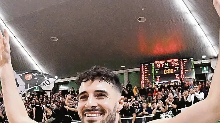 Caroti è stato una sentenza dall’arco contro la Fortitudo © Foto Petrussi
