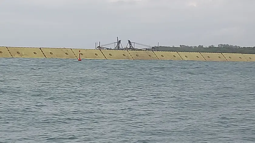 Il Mose sollevato (foto Porcile)