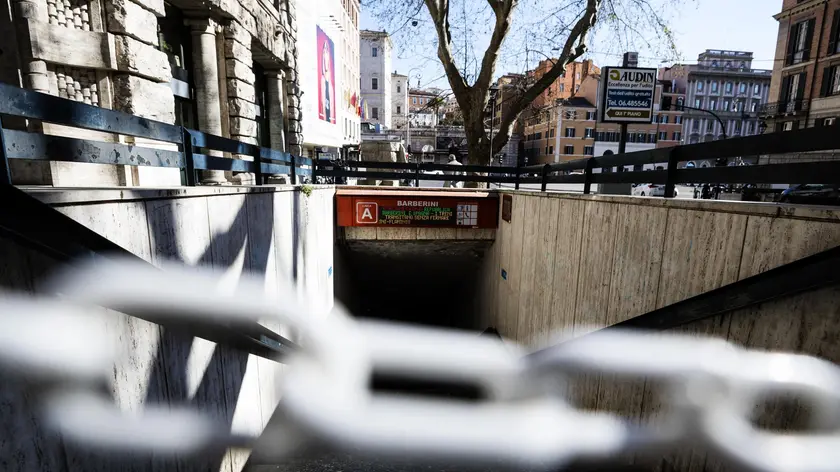 La stazione chiusa della Metro A Barberini, Roma, 25 marzo 2019. ANSA/ANGELO CARCONI