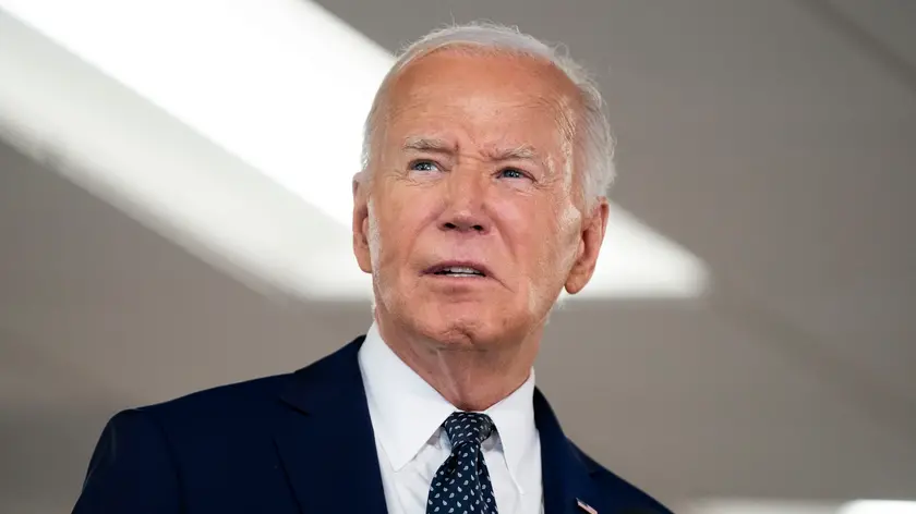 epa11453416 US President Joe Biden delivers remarks after receiving an operational briefing on extreme weather at the D.C. Emergency Operations Center in Washington, DC, USA, 02 July 2024. EPA/BONNIE CASH / POOL