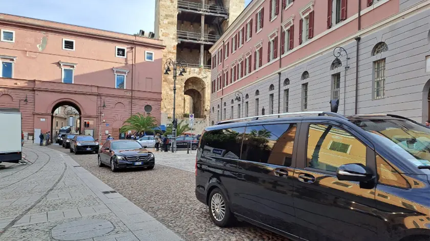 G7 lavoro a Cagliari. Arrivo del corteo di auto