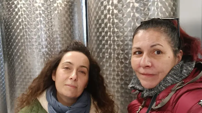 Da sinistra, Alice Simone e Katia Mazzurco: la birraia e la panettiera