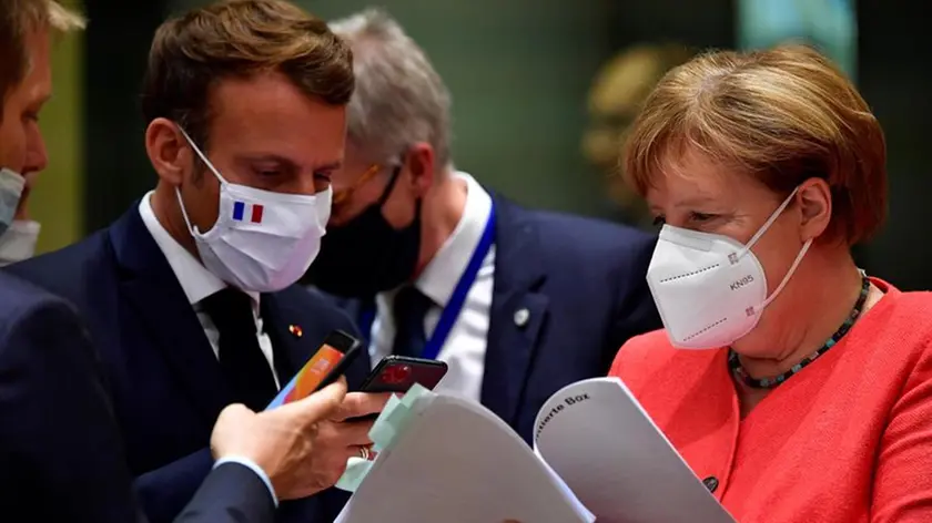 Il presidente francese Macron con la cancelliera tedesca Angela Merkel