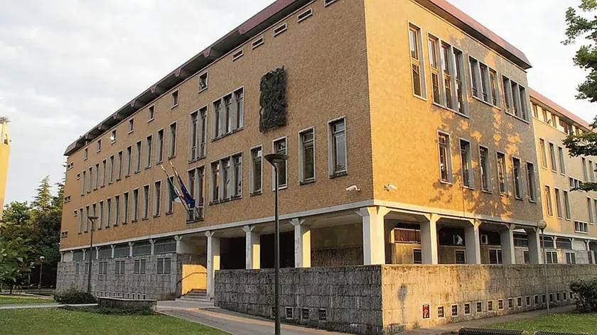 Il palazzo di giustizia di Pordenone, sede del processo per truffa