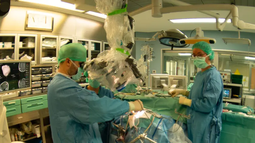 Un intervento in sala operatoria