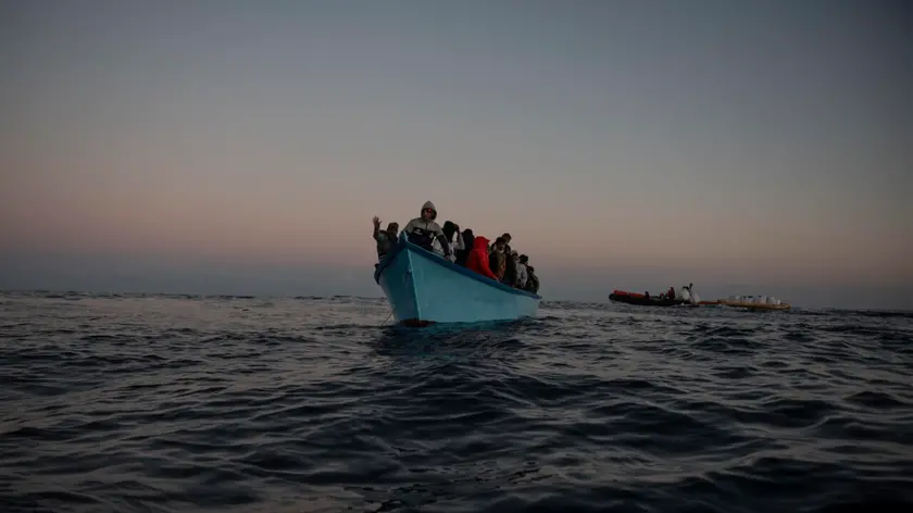 Nella serata di ieri l'equipaggio di Sea-Watch 5 ha salvato 50 persone in difficoltà in mare. Lo rende noto la stessa ong. L'imbarcazione in legno era stata avvistata e segnalata alle autorità dall'aereo da ricognizione di Sea-Watch, Seabird. Le persone soccorse sono a bordo della Sea-Watch 5 e sono in viaggio verso Civitavecchia, il porto assegnato dalle autorità italiane, 30 gennaio 2024. ANSA/US SEA WATCH +++ NPK +++ NO SALES, EDITORIAL USE ONLY +++