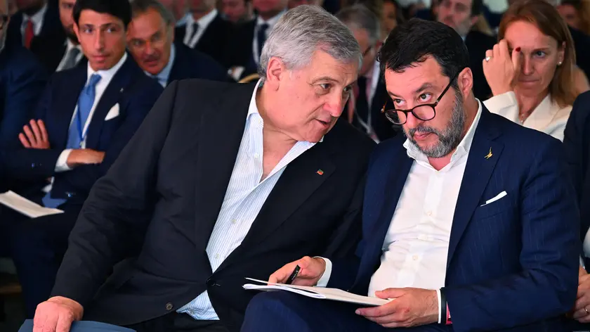 (S-D) Il ministro degli Esteri Antonio Tajani e il ministro delle Infrastrutture Matteo Salvini, durante il 52'mo Convegno dei Giovani Imprenditori. Rapallo, 24 giugno 2023. ANSA/LUCA