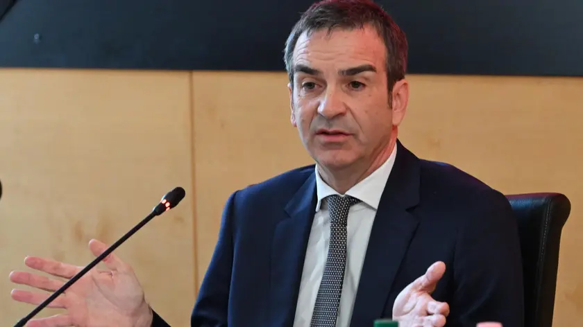 Il presidente della Regione Calabria, Roberto Occhiuto, nel corso di una conferenza stampa con l'Amministratore Delegato di FSI, Luigi Ferraris, Roma, 7 dicembre 2023. ANSA/MAURIZIO BRAMBATTI(npk)