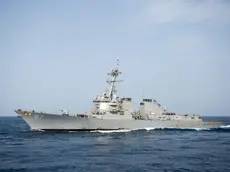 epa05579890 A handout photograph made available on 10 October 2016 by the US Navy shows the guided-missile destroyer USS Mason (DDG 87) prepares to conduct replenishment-at-sea, off the shore in Gulf of Aden, 03 August 2016. According to media reports, the USS Mason came under fire on 09 October 2016 after two missiles were fired from Yemeni territory, allegedly controlled by Houthi rebels. The missiles hit the water before reaching the USS Mason causing no harm to the destroyer or its crew. Houthis denied reports of targeting the warship. EPA/TAYLOR A. ELBERG/ US NAVY/HANDOUT HANDOUT EDITORIAL USE ONLY/NO SALES