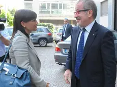 Il presidente della Regione Lombardia Roberto Maroni ha ricevuto, questa mattina, presso la sede dell'Azienda regionale Emergenza Urgenza (Areu), la presidente della Regione Friuli Venezia Giulia Debora Serracchiani, in visita in Lombardia per studiare il sistema regionale del Numero unico di Emergenza (Nue) 112. Milano, 22 giugno 2015. ANSA/REGIONE LOMBARDIA..+++ ANSA PROVIDES ACCESS TO THIS HANDOUT PHOTO TO BE USED SOLELY TO ILLUSTRATE NEWS REPORTING OR COMMENTARY ON THE FACTS OR EVENTS DEPICTED IN THIS IMAGE; NO ARCHIVING; NO LICENSING +++