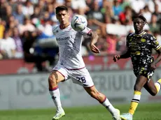 Fiorentina’s Lucas Martinez Quarta (L) on his way to score during the Italian Serie A soccer match Udinese Calcio vs ACF Fiorentina at the Friuli - Dacia Arena stadium in Udine, Italy, 24 September 2023. ANSA / GABRIELE MENIS