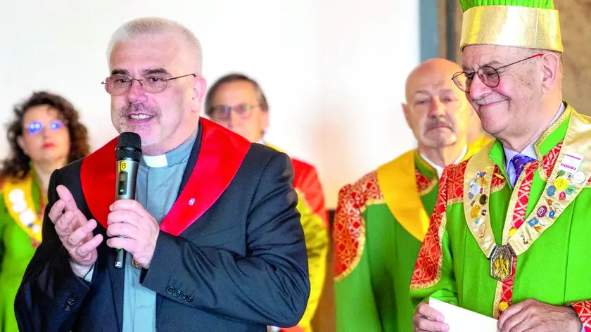 Un anno fa la nomina di padre Fabio Baggio a nobile del Ducato dei vini friulani