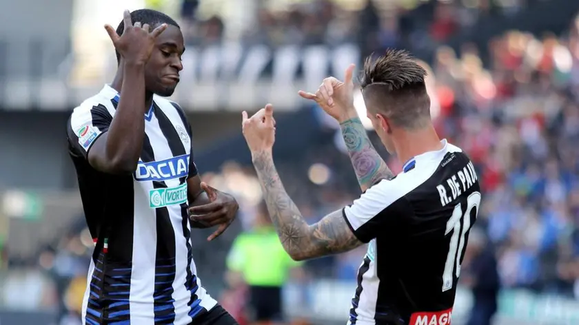 Udinese's Rodrigo De Paul (R) jubilates with his teammate Duvan Zapata (L) after scoring the goal 3-0 during the Italian Serie A soccer match Udinese Calcio vs Genoa at Friuli stadium in Udine, Italy, 9 April 2017. ANSA/ALBERTO LANCIA