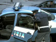 ANTEPRIMA UDINE 28-04-2002 AGGRESSIONE AL PARROCO DELLA CHIESA DI SAN GIORGIO IN VIA GRAZZANO TELEFOTO FOTO AGENCY ANTEPRIMA