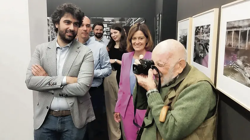 Gianni Berengo Gardim alla presentazione della rassegna a lui dedicata, ospitata in Castello a Udine