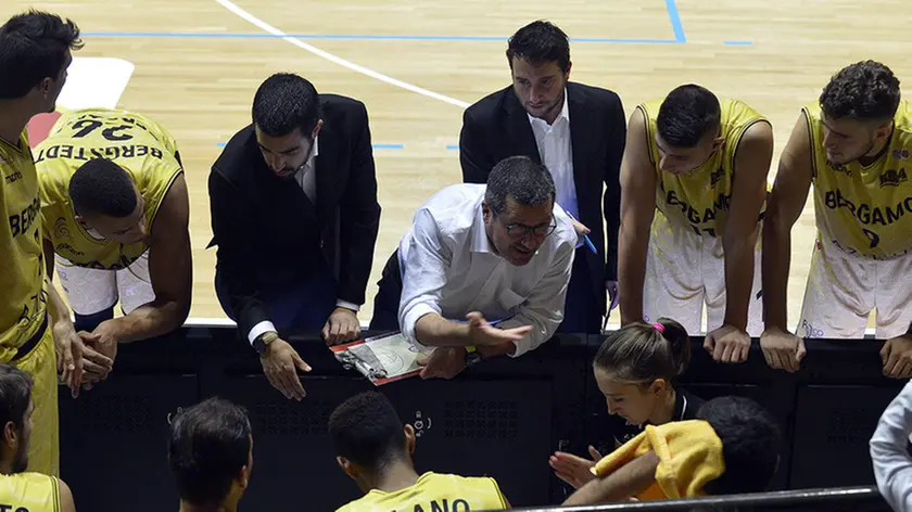 BASKET COMARK BERGAMO ALLENATORE CESARE CIOCCA