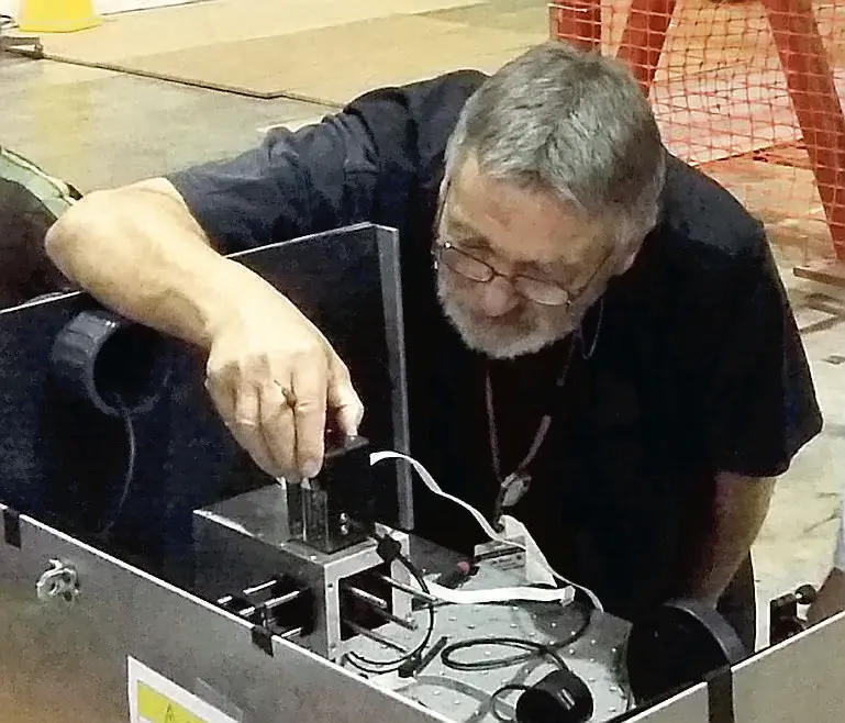 Giovanni Pauletta al lavoro nel laboratorio di Stanford