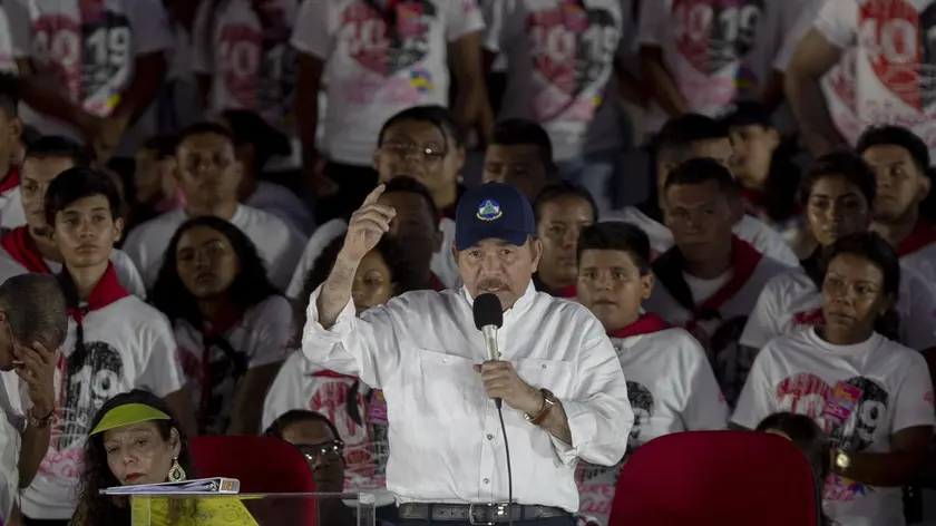 epa07728429 Nicaraguan President Daniel Ortega (R) and his wife, Vice President Rosario Murillo (L), participate in the commemoration of the 40th anniversary of the Nicaraguan Revolution at Faith Square in Managua, Nicaragua, 19 July 2019. EPA/Jorge Torres