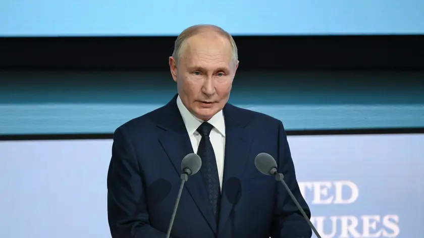 epa11600609 Russian President Vladimir Putin speaks during a plenary session of the 10th St. Petersburg International United Cultures Forum in St. Petersburg, Russia, 12 September 2024. EPA/ALEXEI DANICHEV / SPUTNIK / KREMLIN POOL MANDATORY CREDIT