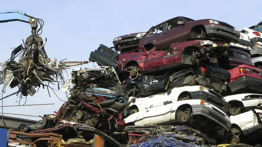 Dall’immediata analisi dei reperti sul posto si è subito risaliti al modello di autovettura: un'Alfa Romeo 159 di colore blu