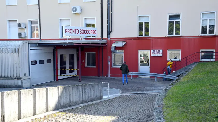 Cividale 2 Marzo 2019. Genitori dei bambini oggetto di una probabile intossicazione alimentare al Pronto Soccorso dell' Ospedale di Cividale ed Assessore Brinis © Foto Petrussi