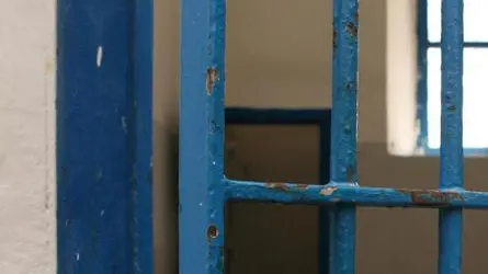 Una veduta interna dal carcere sull'isola dell'Asinara, in una immagine di repertorio. "Occorre compiere una approfondita riflessione sull'opportunità di riaprire, previa idonea ristrutturazione, gli istituti presenti nelle isole di Asinara e soprattutto Pianosa". Lo ha detto il ministro della Giustizia, Paola Severino, durante l'audizione in commissione parlamentare antimafia...ANSA/GIUSEPPE UNGARI
