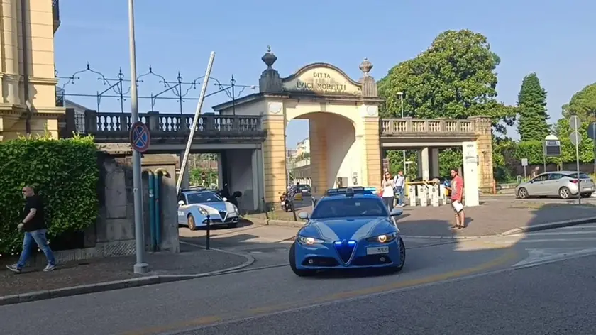 Cinque misure cautelari eseguite dalla polizia per l'accoltellamento in vicolo Brovedan