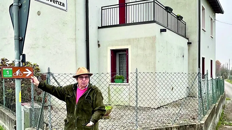 I residenti di Strada Bassa a San Giovanni di Livenza protestano contro la nuova ciclabile