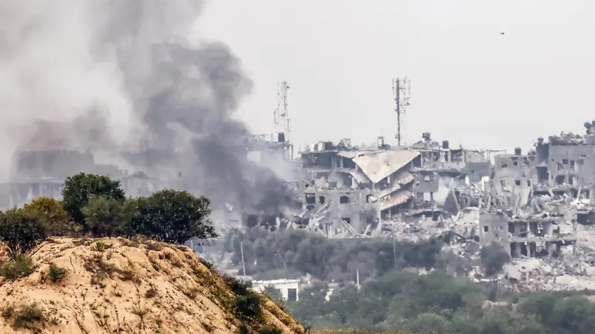 epaselect epa10946741 Smoke rises from the northern part of the Gaza Strip as a result of an Israeli strike, at an undisclosed location near the border with Gaza, in Israel, 29 October 2023. The IDF conducted targeted raids in the Gaza Strip on 28 October and struck dozens of targets belonging to the Hamas militants, the IDF confirmed. More than 7,600 Palestinians and at least 1,300 Israelis have been killed, according to the IDF and the Palestinian health authority, since Hamas militants launched an attack against Israel from the Gaza Strip on 07 October, and the Israeli operations in Gaza and the West Bank which followed it. EPA/HANNIBAL HANSCHKE