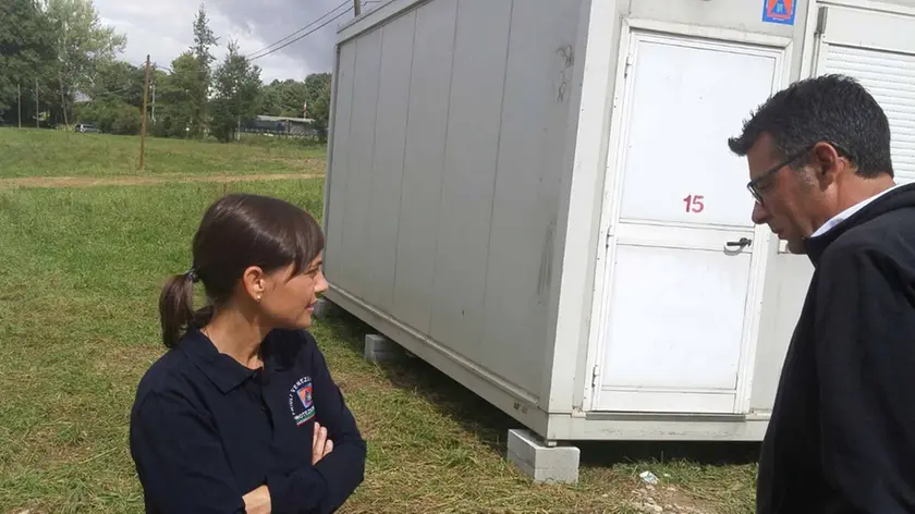 Debora Serracchiani (Presidente Regione Friuli Venezia Giulia) accanto ai moduli donati dalla Danieli S.p.A. di Buttrio agli agricoltori colpiti dal terremoto del 24 agosto - Amatrice (Rieti) 19/09/2016