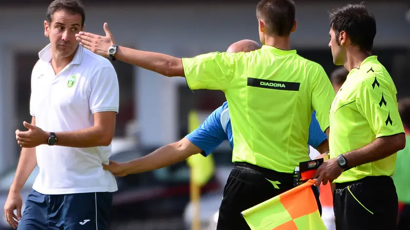 SPORT CALCIO LUMEZZANE LEGA PRO LUMEZZANE PORDENONE NELLA FOTO ESPULSIONE ZAULI 31-08-2014 GIUSEPPE ZANARDELLI AGENZIA REPORTER