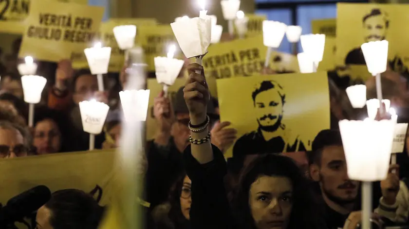 Una delle fiaccolate organizzate da Amnesty per chiedere verità e giustizia per Giulio Regeni