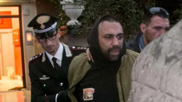 Roberto Spada fermato dal carabinieri del nucleo investigativo e della compagnia di Ostia su disposizione della procura di Roma in relazione all'aggressione alla troupe della Rai avvenuta a Ostia il 7 novembre 2017 ANSA/ STRINGER