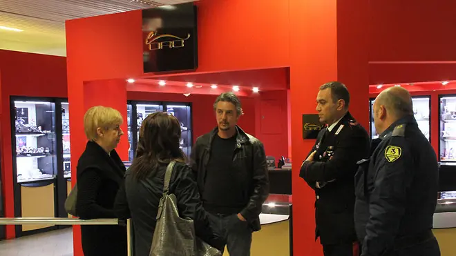 foto missinato sacile mercatone uno rapina a mano armata