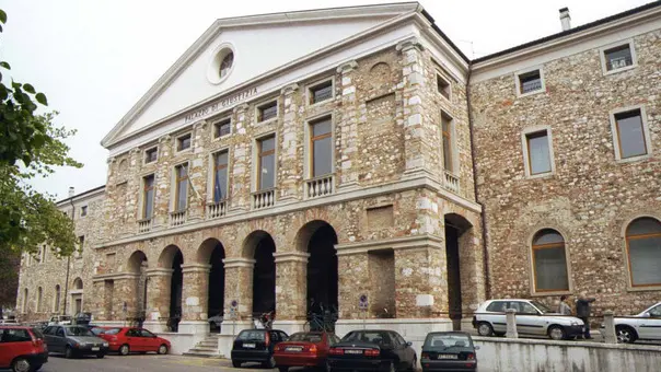ANTEPRIMA UDINE GENNAIO 2002 TRIBUNALE NUOVO TELEFOTO COPYRIGHT FOTO AGENCY ANTEPRIMA