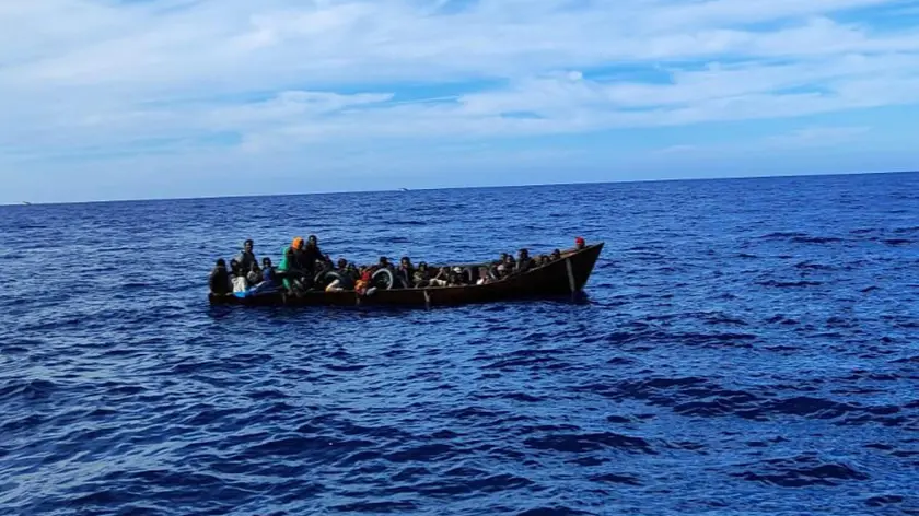 The migrants were rescued by the NGO ship Nadir and by three fishing boats and then transferred to the Coast Guard patrol boat. The appeal would lack a man, originally from Burkina Faso, brother of one of the survivors who arrived, together with the other 36, in Lampedusa, 06 May 2023. ANSA/Concetta Rizzo