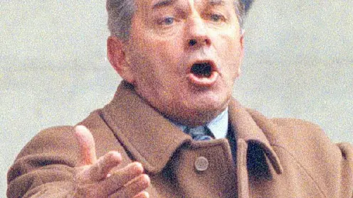 L'allenatore del Napoli, Vujadin Boskov, all'epoca allenatore del Napoli, durante la partita contro l'Inter in una immagine in una foto d'archivio dell'11 febbraio 1996 a Milano.