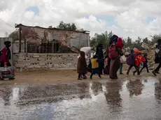 epa11321287 Internally displaced Palestinians, including women and children, carry their belongings after an evacuation order issued by the Israeli army, in Rafah, southern Gaza Strip, 06 May 2024. The Israeli military stated on 06 May that the IDF has called on the residents of eastern Rafah to 'temporarily' evacuate to an expanded humanitarian area. The statement came ahead of an expected Israeli offensive on the city. More than 34,600 Palestinians and over 1,455 Israelis have been killed, according to the Palestinian Health Ministry and the Israel Defense Forces (IDF), since Hamas militants launched an attack against Israel from the Gaza Strip on 07 October 2023, and the Israeli operations in Gaza and the West Bank which followed it. EPA/HAITHAM IMAD