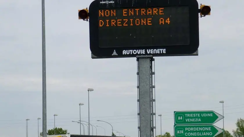 DE POLO - DINO TOMMASELLA - PORTOGRUARO - CODE ENTRATA/USCITA CASELLO PORTOGRUARO E LUNGO AUTOSTRADA A4