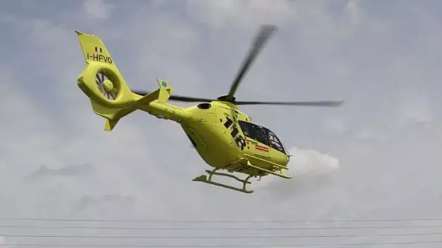 Il ferito è stato trasportato in elicottero all'ospedale di Udine