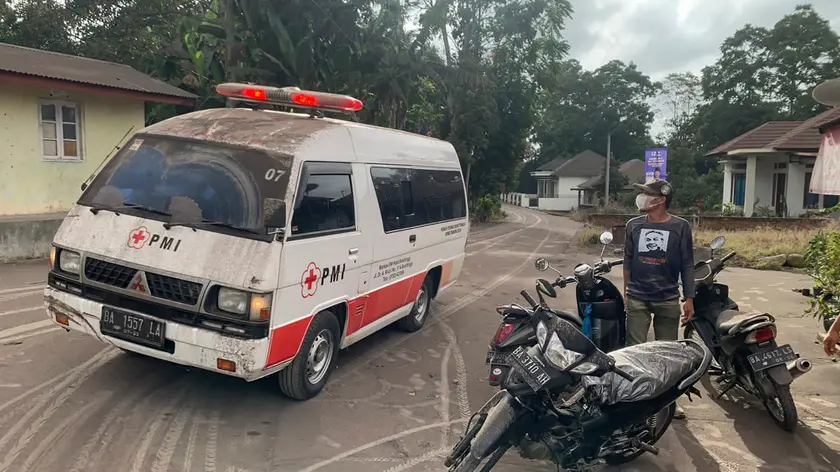 epa11010166 A handout photo made available by the Agam Regional Disaster Management Agency (BPBD) shows an ambulance in transit following the Mount Marapi eruption in Nagari Lasi, Agam, West Sumatra, Indonesia, 03 December 2023 (issued 04 December 2023). At least 11 hikers were found dead after the Marapi volcano erupted on 03 December 2023, according to the Indonesian rescue agency (BASARNAS). EPA/BPBD AGAM / HANDOUT HANDOUT EDITORIAL USE ONLY/NO SALES HANDOUT EDITORIAL USE ONLY/NO SALES