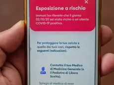 Una notifica di contatto con un positivo al Covid 19 sull'app Immuni, Roma, 12 ottobre 2020..ANSA/ALESSANDRO DI MEO