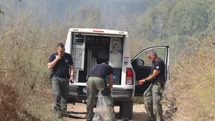 epa11605228 Israel Police Bomb Disposal Unit examines the scene of a surface-to-surface missile hit near Kfar Daniel, central Israel, 15 September 2024. According to the Israeli Defence Forces (IDF) a surface-to-surface missile fired from Yemen landed in an open field outside the village of Kfar Daniel. No injuries were reported, the IDF added. EPA/ABIR SULTAN